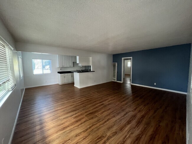 Foto del edificio - 4635 N Bellflower Blvd