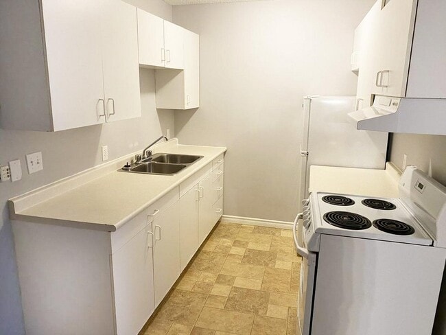 Building Photo - Squires Court