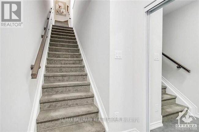 Building Photo - 298 Zenith Private