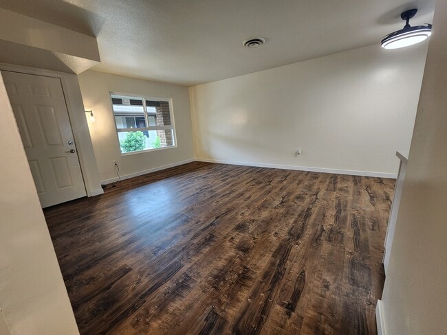 Living Room - 431 S Simpson Ave