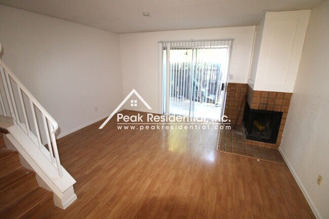 Building Photo - 2 br, 1.5 bath House - 4322 Greenholme Dr #32