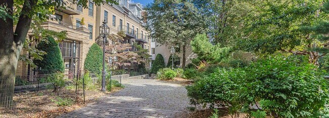 Foto del edificio - 15 Greenough Ln