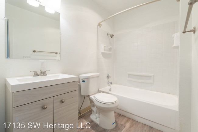 Building Photo - 17135 SW Heritage Ct