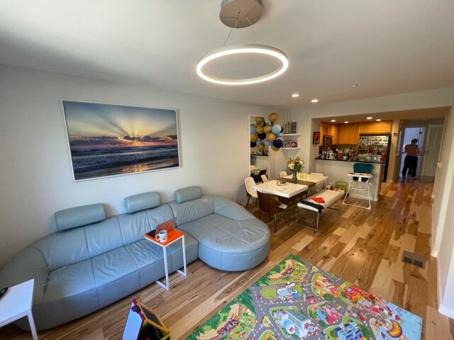 Foto del edificio - 221 E Crystal Cove Ter