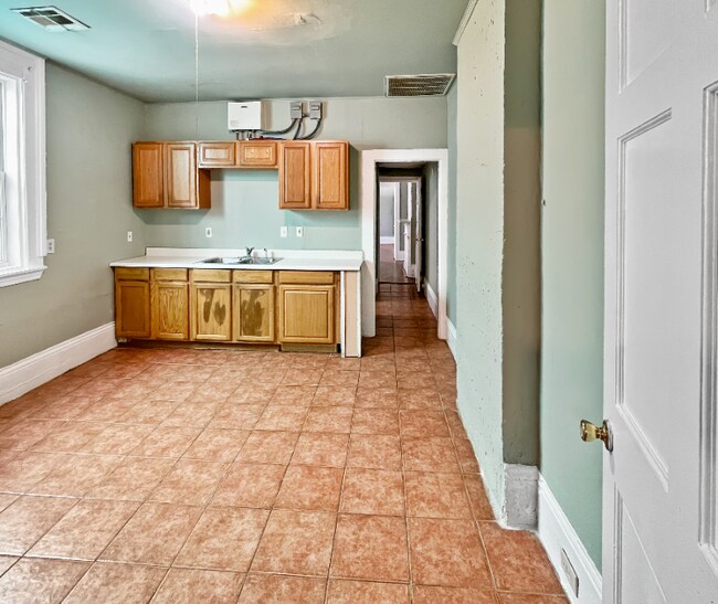 Building Photo - 2327 Ursulines Ave