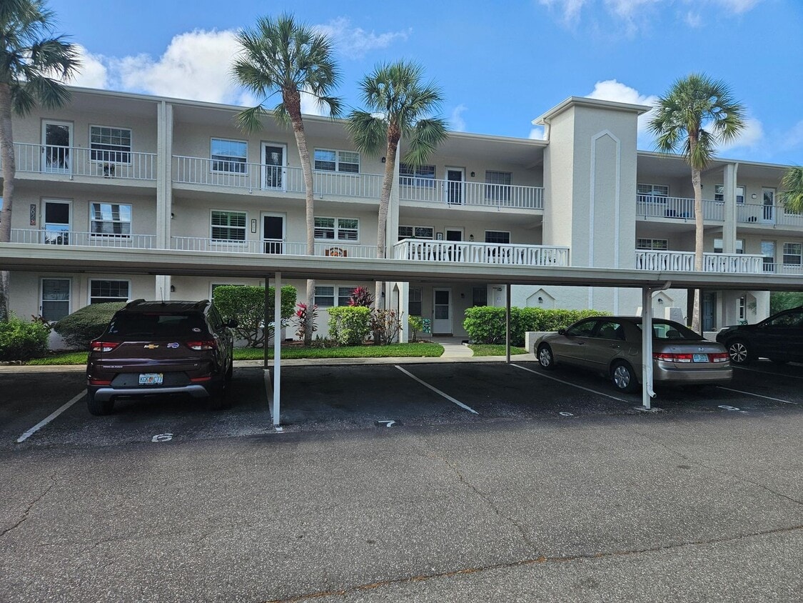 First Floor Condo in 55+ Community in Dunedin FL - First Floor Condo in 55+ Community in Dunedin FL