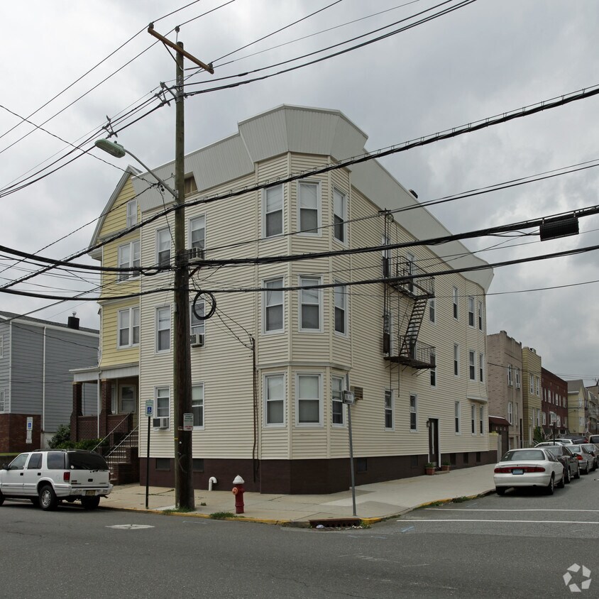 405 Avenue E, Bayonne, NJ 07002 Apartments in Bayonne, NJ