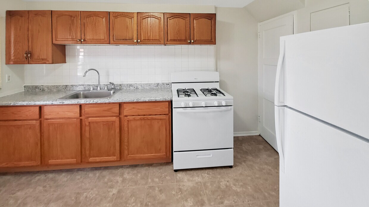 17 Indianwood Blvd, Park Forest, IL 60466 Condo for Rent in Park