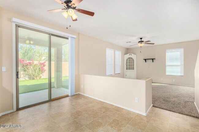 Foto del edificio - 3 Bedroom in Surprise Farms - PAID SOLAR! ...