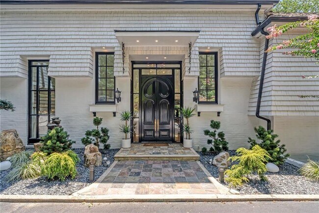 Foto del edificio - 3946 Paces Ferry Rd NW