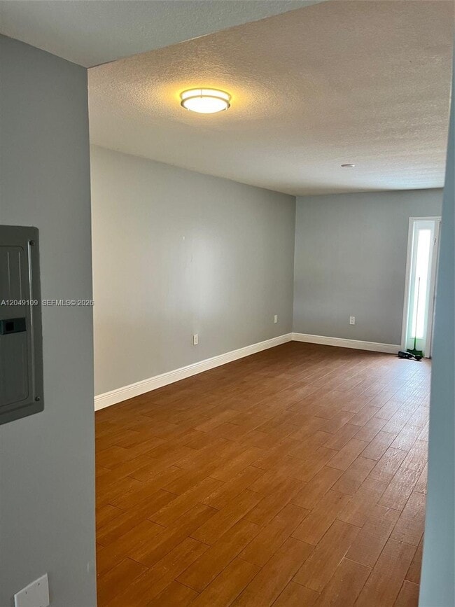 Foto del edificio - 1261 SE 27th St