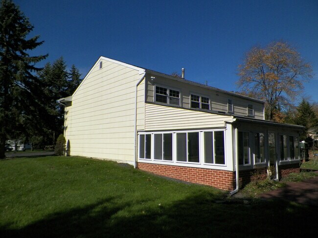 Foto del edificio - 117 Hedgerow Pl
