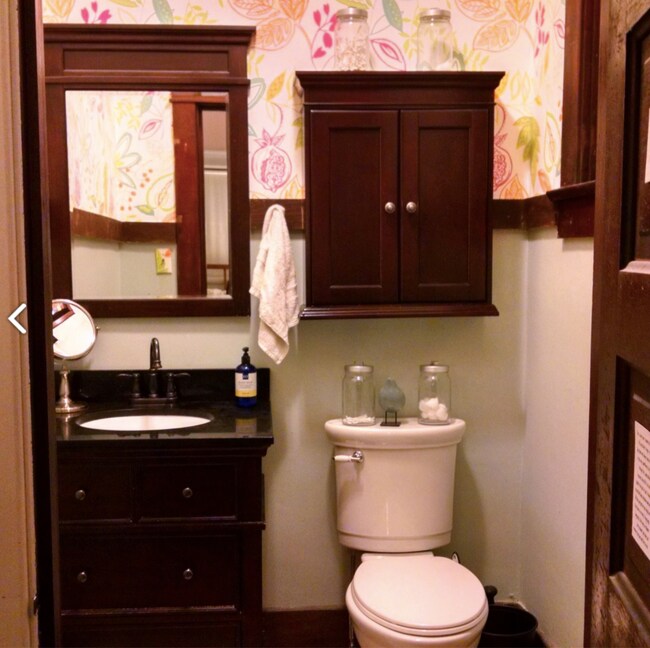 Building Photo - 712 S Park Ave