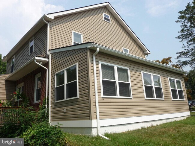 Building Photo - 507 Pennock Ave