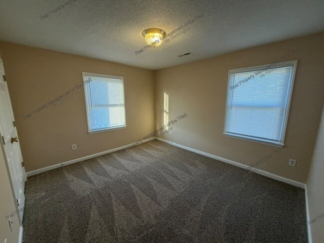 Foto del edificio - 404 Mt Olive Dr