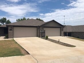 Building Photo - 9013 Chanel Pl