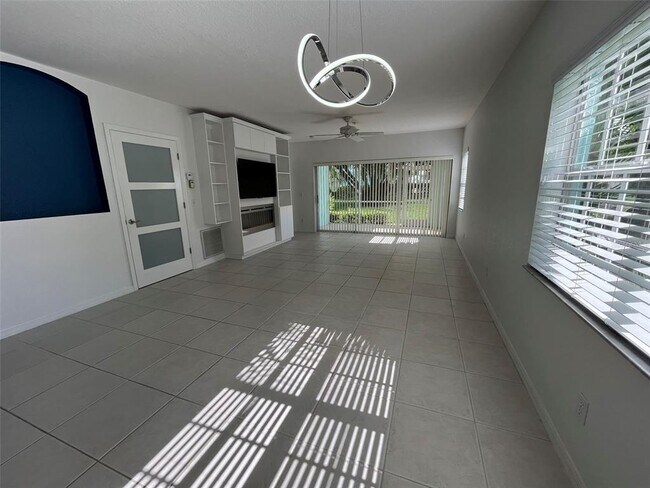 Foto del edificio - 19385 Water Oak Drive