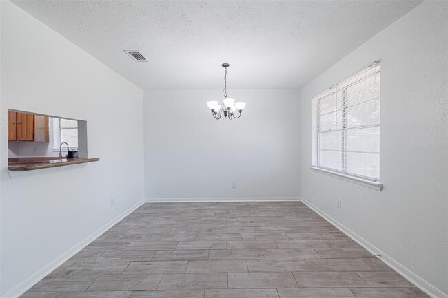Building Photo - 16702 Pebbleglen Dr