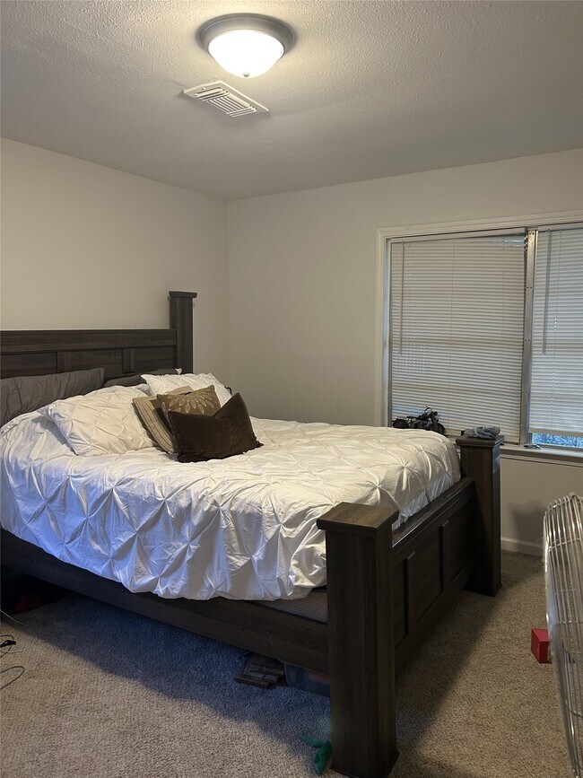 Foto del edificio - 302 Shoreacres Blvd