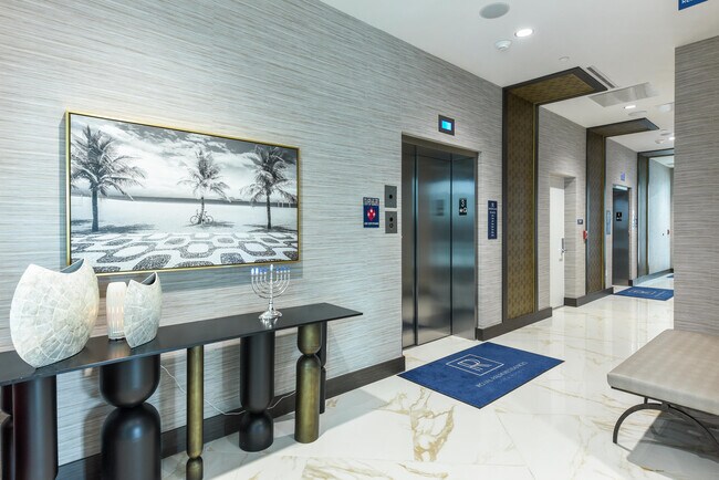 Foto del edificio - 485 E Royal Palm Rd