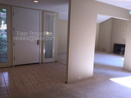 Building Photo - Gold River Powell 3 Bedroom Home!