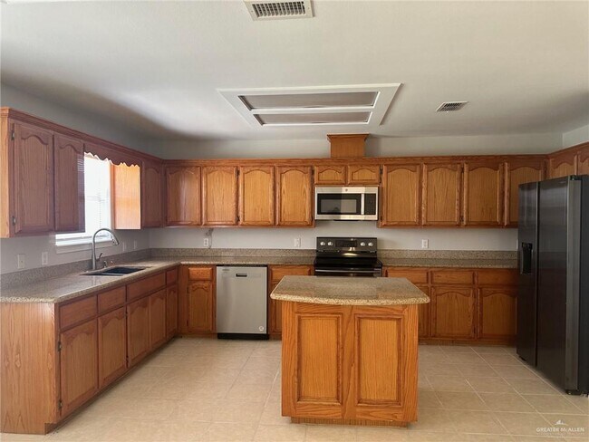 Building Photo - 3909 Violet Ave