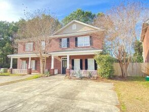 Building Photo - 207 Ivy Park Ln