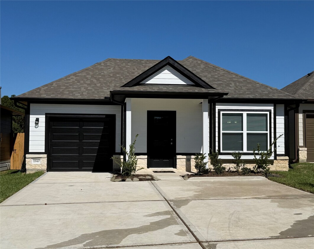 Primary Photo - 11840 E Gate Dr