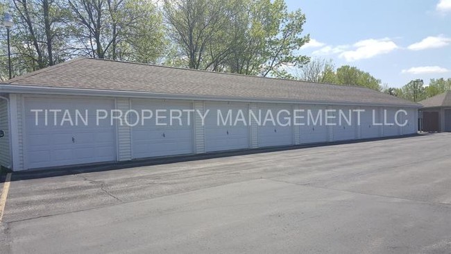 Building Photo - Large 2 Bedroom Water Inc.