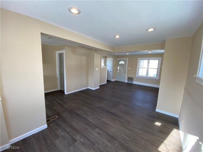 Foto del edificio - 5161 Greenhurst Dr