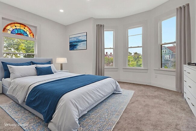 Building Photo - Spacious Newly Renovated 5-Bedroom Home wi...