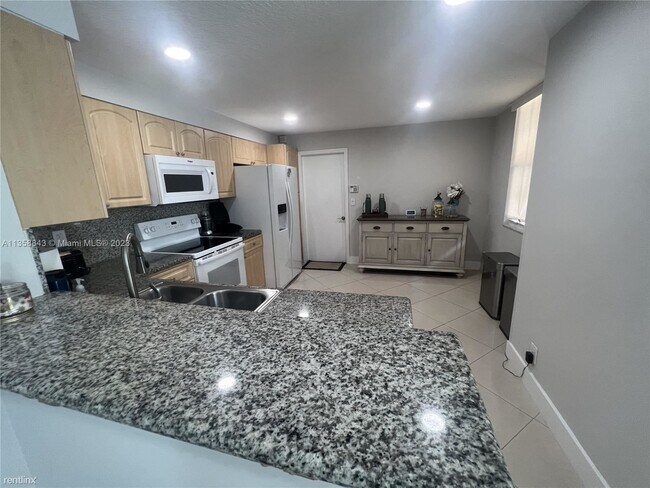 Foto del edificio - 4 br, 2.5 bath House - 1483 Barcelona Way ...