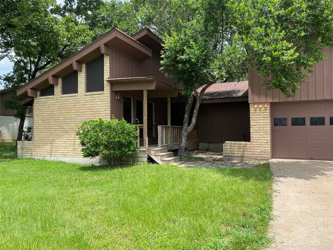 Building Photo - 24600 Darkwood Ct