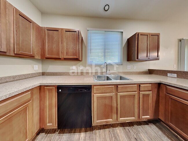 Foto del edificio - 8817 Kellum Dr