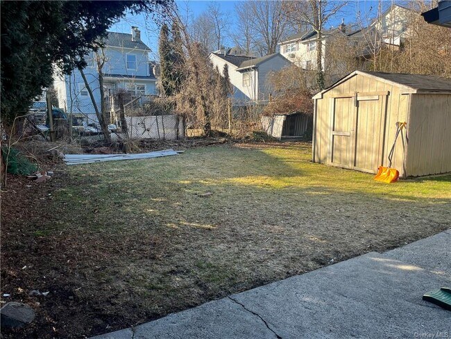 Foto del edificio - 110 Spring Rd