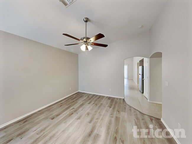 Foto del edificio - 12008 W Rosewood Dr