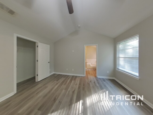 Foto del edificio - 308 Hidden Creek Ln