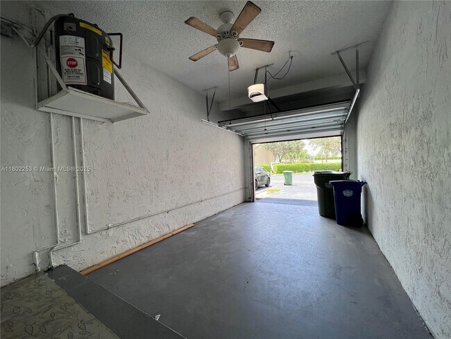 Foto del edificio - 16322 Malibu Dr
