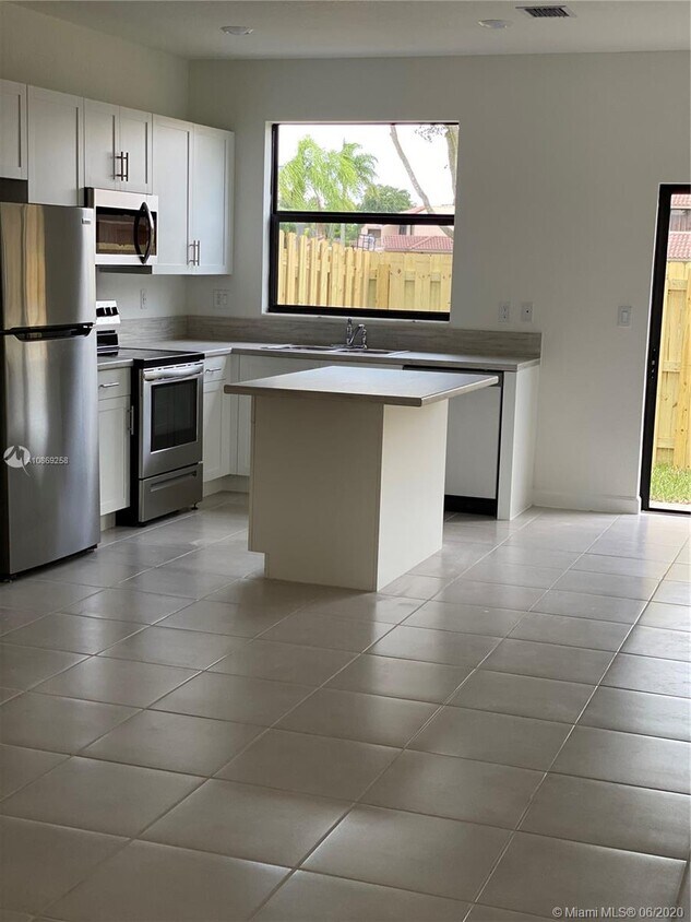 Foto del edificio - 724 NE 207th St