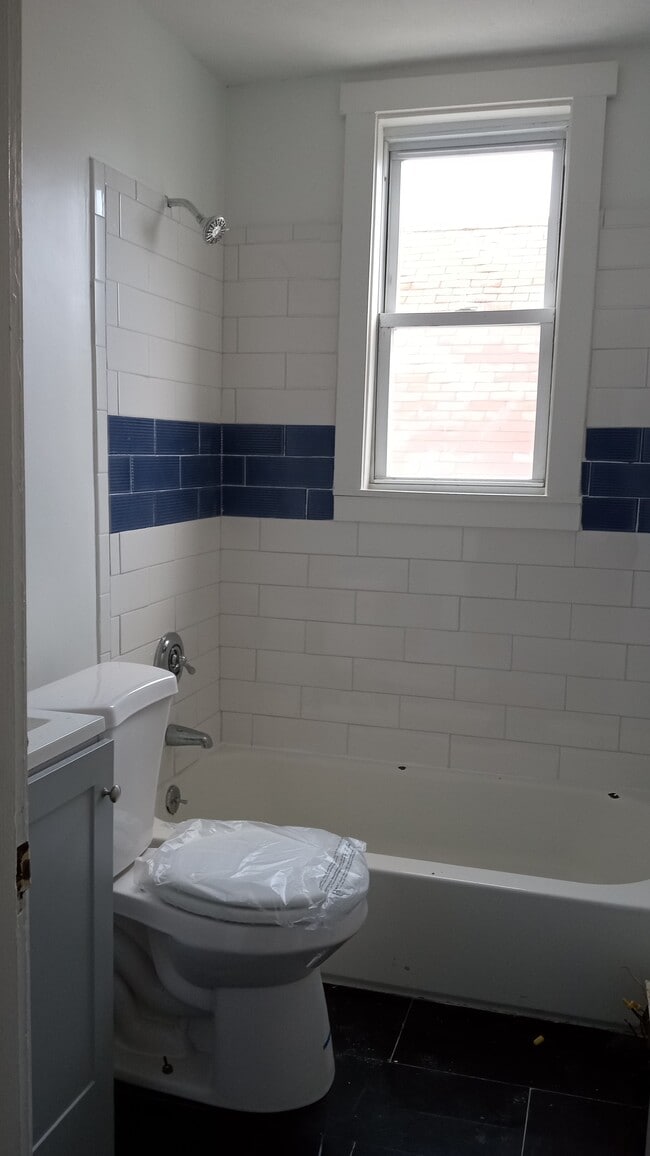 Building Photo - 34 Edwin St