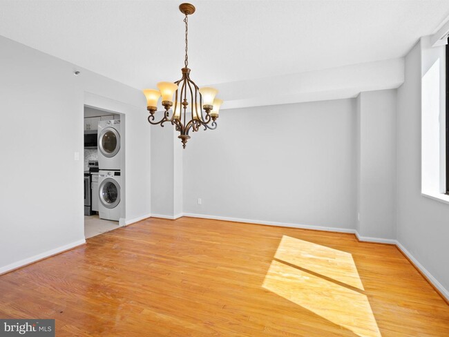 Building Photo - 3713 S George Mason Dr