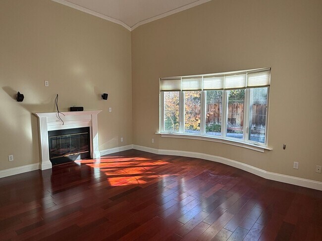 Foto del edificio - Bright 3 bedroom 2.5 Bath Home in Campbell