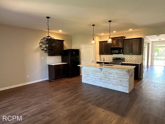 Foto del edificio - 4 br, 2 bath House - 16556 Camberwell Drive