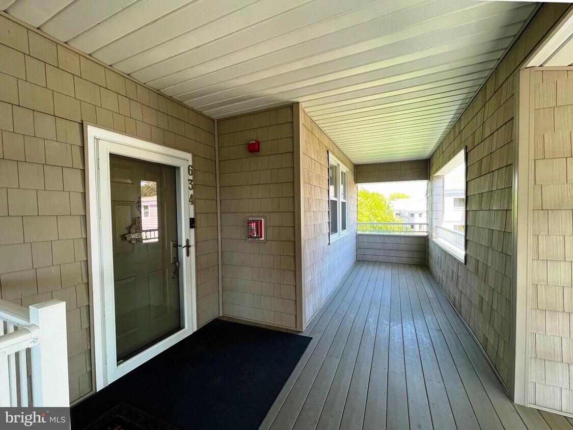 Primary Photo - 634 Oyster Bay Pl