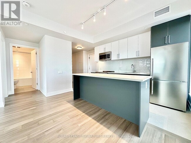 Building Photo - 2525 Bathurst St