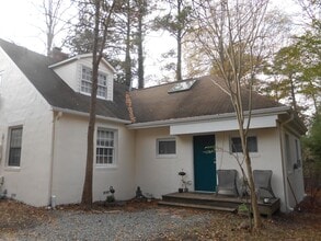 Building Photo - 212 Barclay Rd
