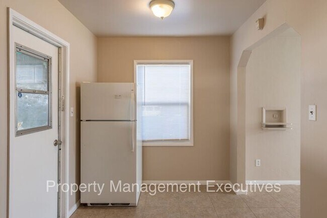 Building Photo - Affordable 1 Bedroom, 1 Bath Duplex