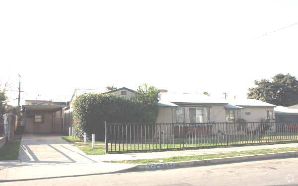 Primary Photo - 805 N Poinsettia Ave