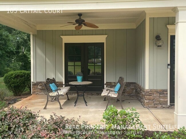 Building Photo - Luxury Living in Fayetteville's Canoe Club...