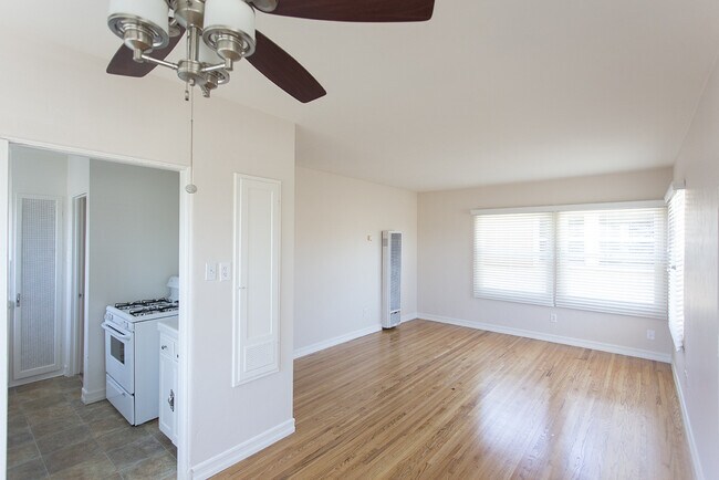 Foto del edificio - 1 BR Corner Unit With Amazing Downtown Views!